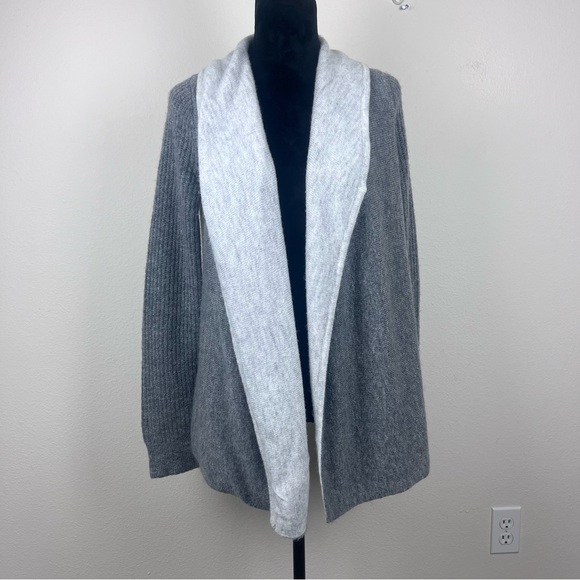 Abercrombie & Fitch Sweaters - Abercrombie and Fitch Sweater Womens Medium Cardigan Open Front Knit Grey White